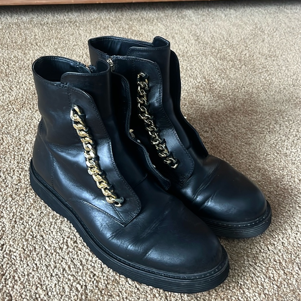 Boots with gold chain